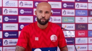 Meia do Náutico celebra bom momento após vitória na Série C