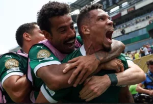 Paulinho fará uma nova cirurgia após o Mundial de Clubes