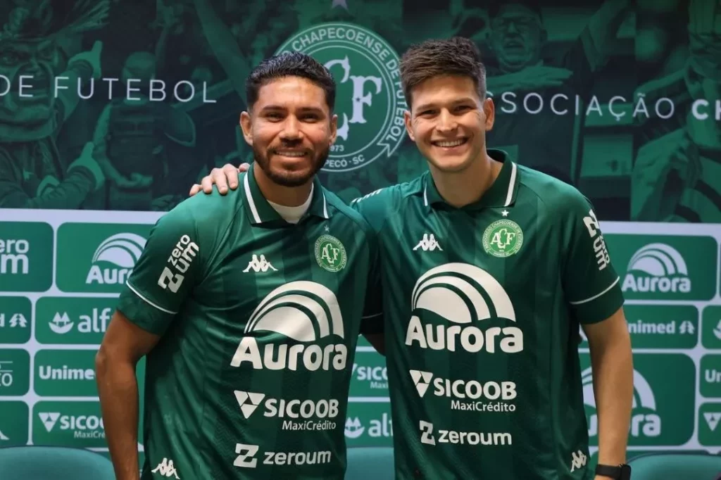 Chapecoense apresenta Perotti e Neto Pessoa para sequência da temporada