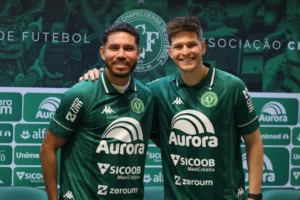 Chapecoense apresenta Perotti e Neto Pessoa para sequência da temporada