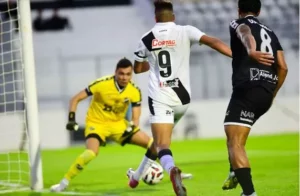 Improvisar Everton Brito na lateral não seria uma 'boa'?