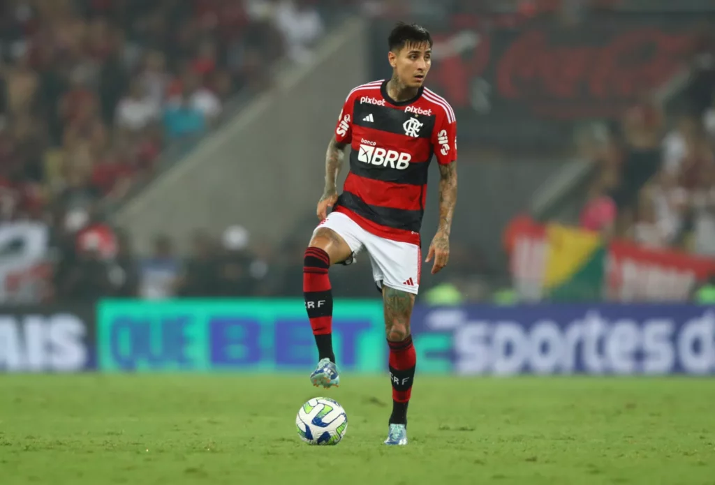 Pulgar sofre fratura no pé e deve desfalcar Flamengo por até 3 meses
