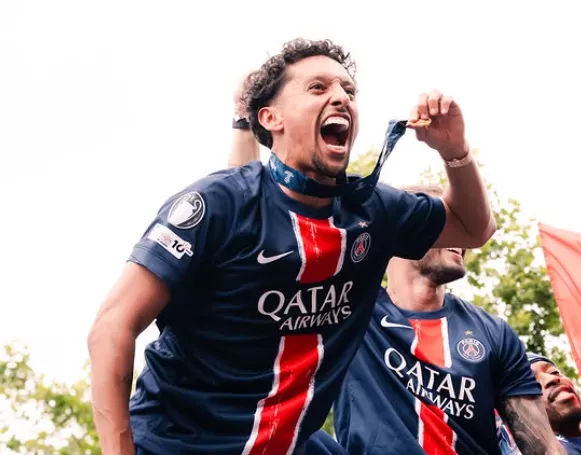 PSG volta a Paris após título inédito da Liga dos Campeões