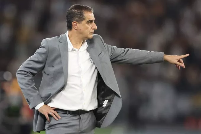 Renato Paiva projeta duelo do Botafogo com PSG no Mundial: 'Alguém já subiu o Everest'