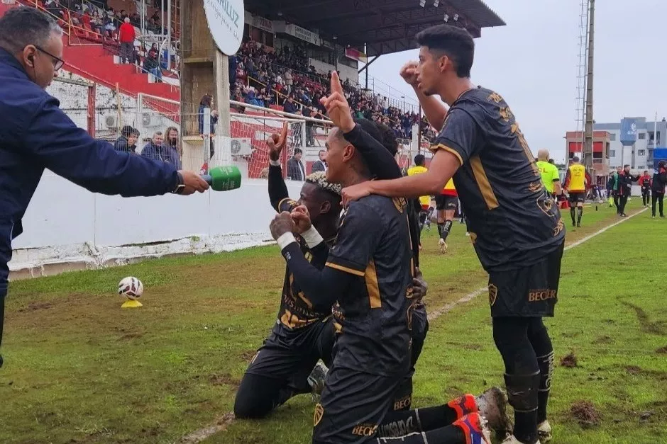 São Luiz-RS 3 x 0 Marcílio Dias-SC - Vitória tranquila na Série D