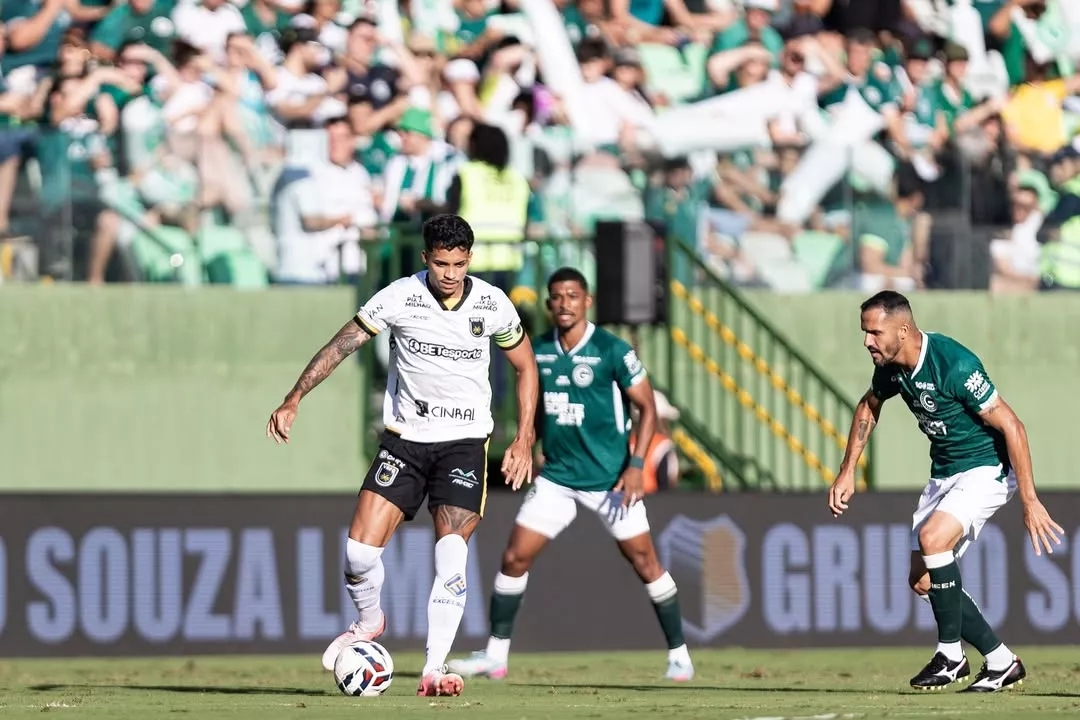 Goiás 2 x 0 Volta Redonda - Vitória e liderança da Série B (Foto: Divulgação/Volta Redonda)