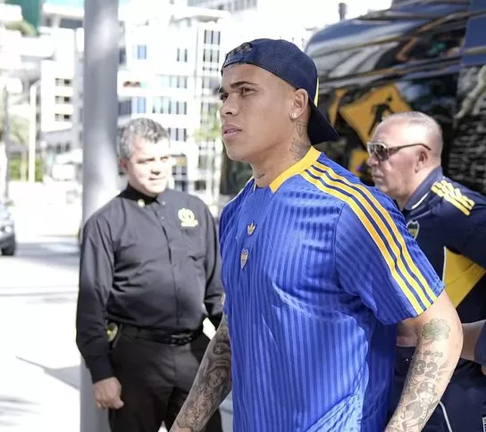Zagueiro consegue visto dos EUA após negativas e se junta ao Boca Juniors