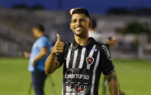Floresta anuncia dois reforços antes do fechamento da janela na Série C