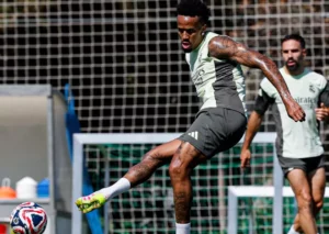 Militão treina no Real Madrid antes da viagem para o Mundial de Clubes