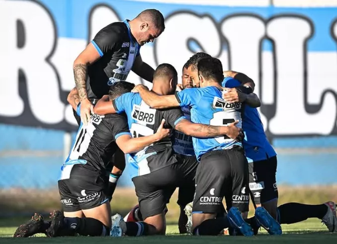 Capital-DF 0 x 0 Goiânia-GO - Nada de bola na rede! 1 Capital-DF