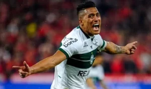 Gómez garante vitória do Coritiba no Athletiba e emociona torcedor