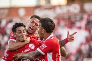 Luizinho celebra vitória no clássico e destaca virada psicológica no Vila Nova