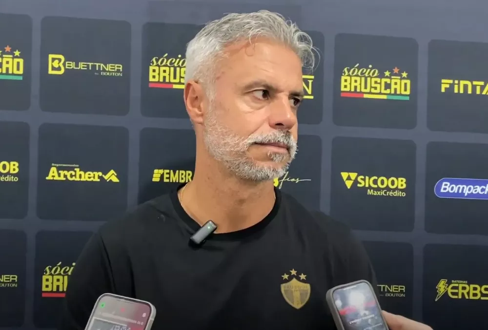 Brusque é goleado pelo lanterna e Filipe Gouveia pontua: "É tentar entender" 1 Brusque Filipe Gouveia