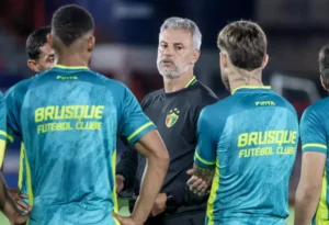 Brusque recebe Tombense em Santa Catarina com oito desfalques