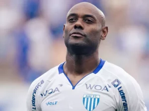 Retrô anuncia Vagner Love durante reformulação para a Série C
