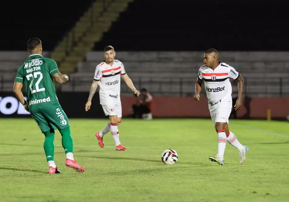 Lateral do Botafogo celebra triunfo sofrido na Série B: "Futebol é assim" 2 Botafogo Chapecoense Série B