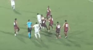 Socos e voadora! Jogo entre Portuguesa e Nova Iguaçu é marcado por confusão. VÍDEO!