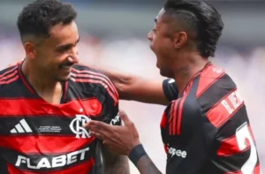 Lateral reconhece desgaste europeu, mas diz que Flamengo deu 'recado ao mundo'