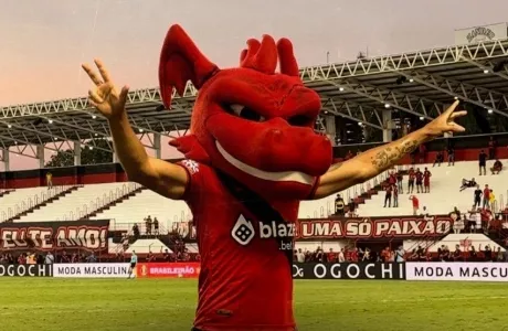Atlético-GO marca dois gols depos dos 40 minutos