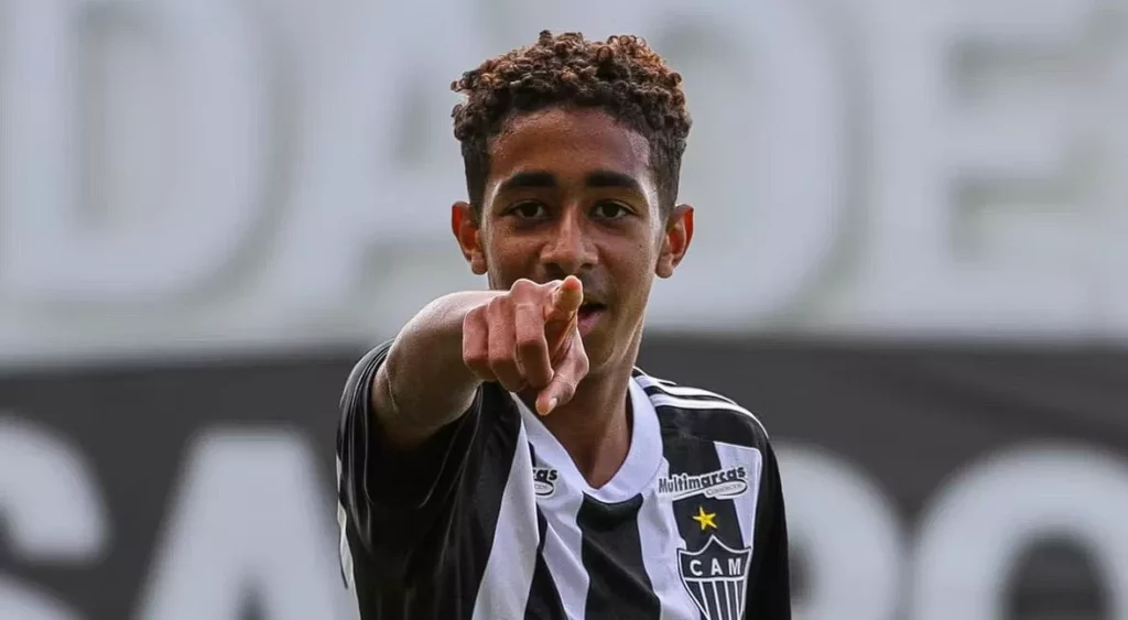 Atlético-MG renova com destaque do Sub-17 e fixa multa em R$ 400 milhões
