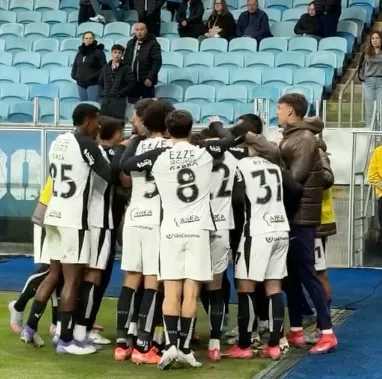Grêmio 1 x 1 Corinthians - Empate frio no dia dos namorados 3 SdxtxNEL image