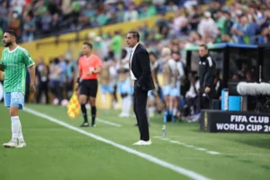 Técnico do Botafogo projeta 'noite perfeita' contra o PSG após vitória na estreia