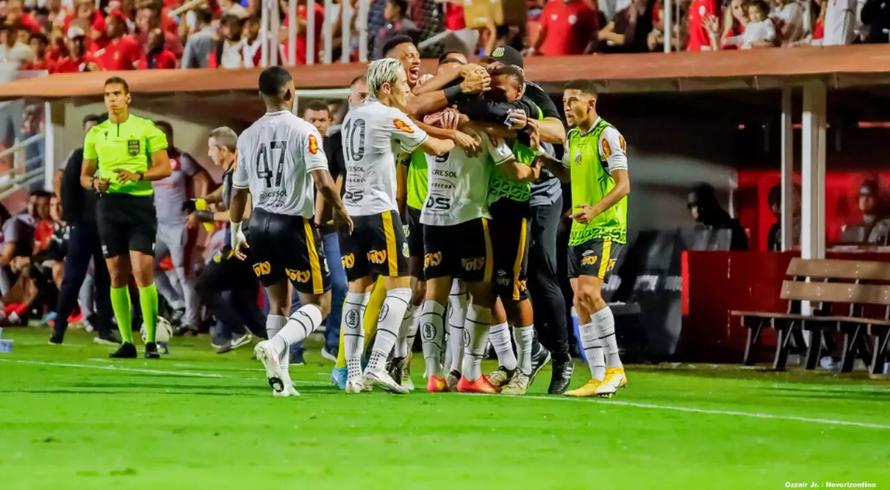 Série B: Novorizontino vence a terceira seguida e Louzer celebra vaga no G4 1 Tecnico do Novorizontino celebra vitoria sobre o Vila Nova