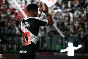 Vasco antecipa fim de contrato e rescinde com Dimitri Payet