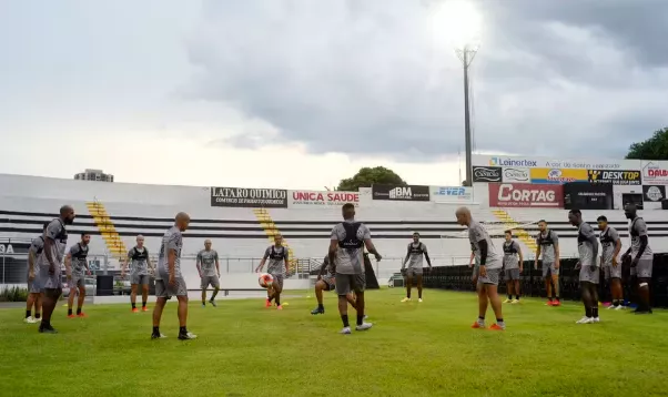 Veja o balanco da Ponte Preta na janela