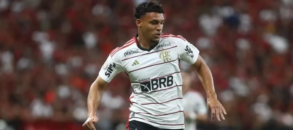 Flamengo negocia a transferência de Victor Hugo para clube português