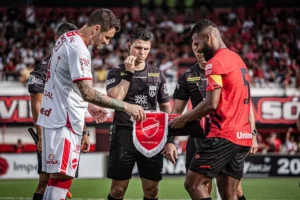 Vila Nova x Atlético-GO - Onde assistir, arbitragem e escalações