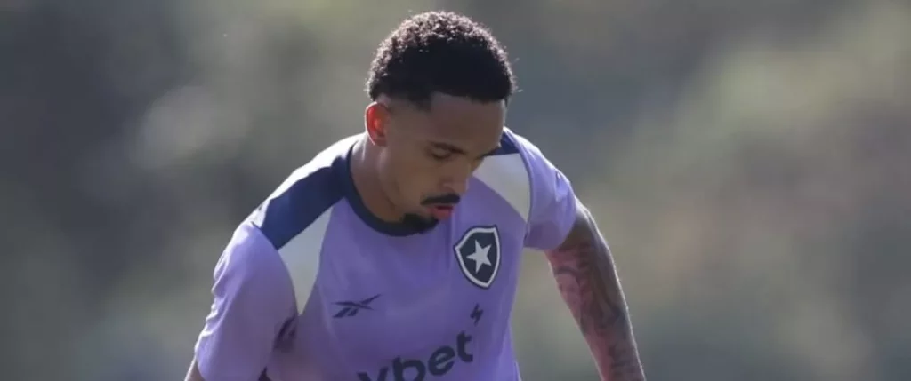 Vitinho projeta duelo entre Botafogo e PSG: ‘Sabemos o nível deles’