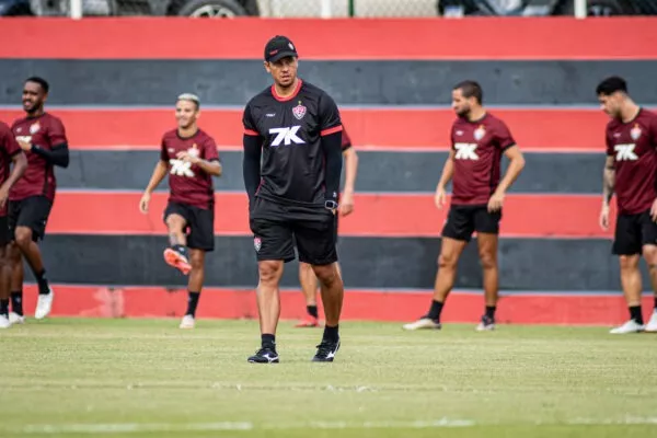 Vitória retoma treinos com reforços e saídas após pausa (Foto: Victor Ferreira/ECV)
