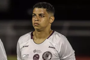 Avaí contrata zagueiro destaque de clube da Série D