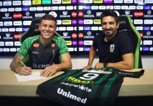 Maringá renova com atacante e anuncia 1º reforço na Série C