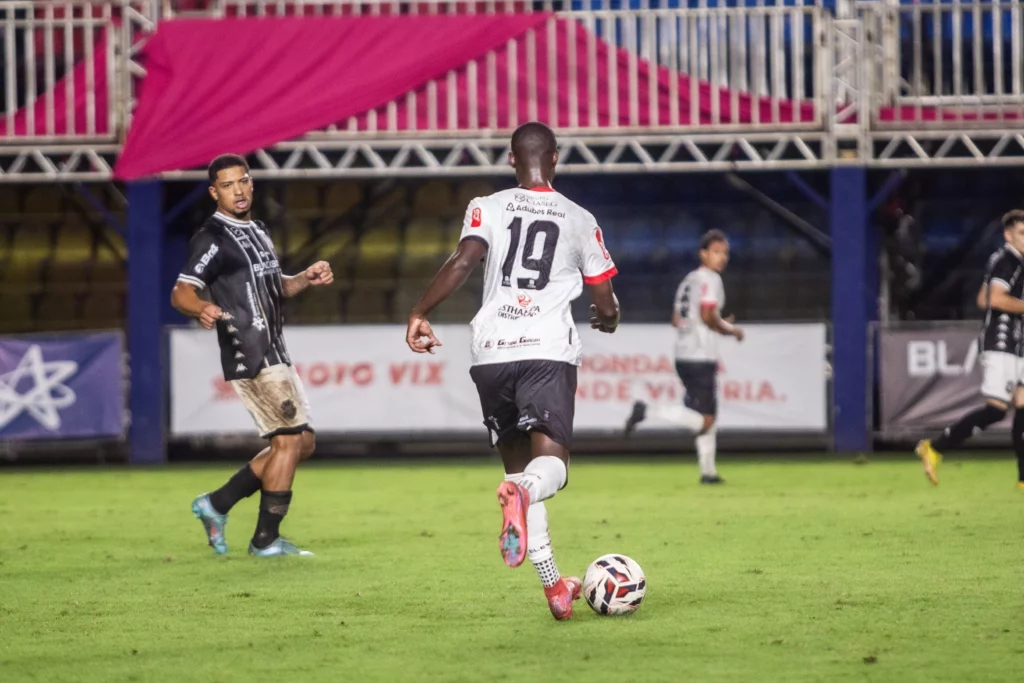 Rio Branco-ES 3 X 0 Pouso Alegre-MG - Vitória tranquila na Série D (Foto: Gabriel Balak)