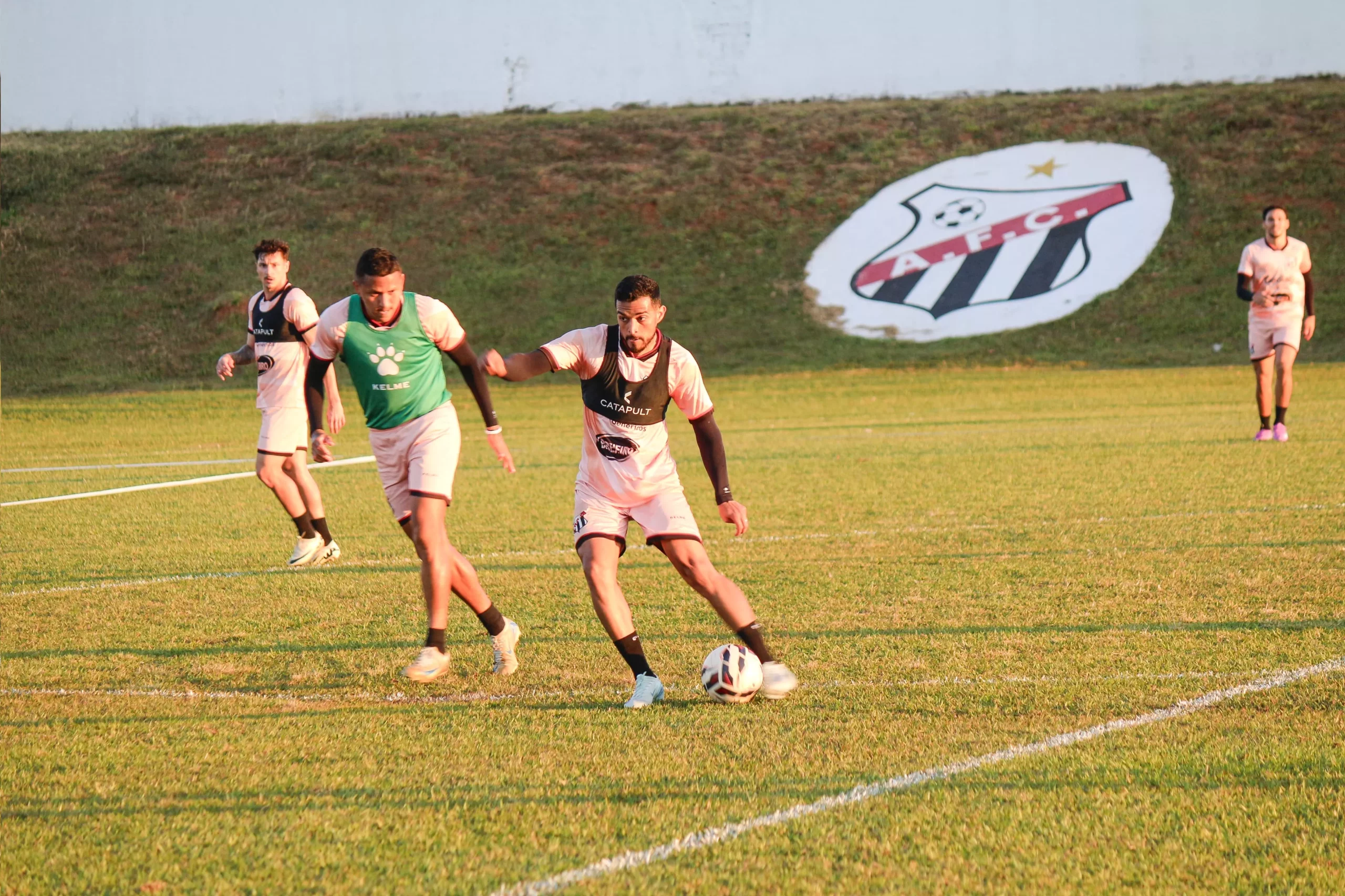 Anápolis anuncia novo trio na Série C; Volante deixa o clube 9 ANápolis Tatá