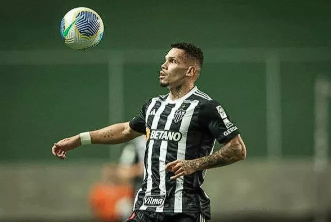 Atlético-MG confirma dívida com Paulinho após venda ao Palmeiras