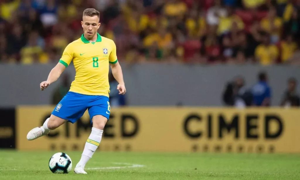 Grêmio sonha com ex-seleção brasileira, que prioriza seguir na Europa