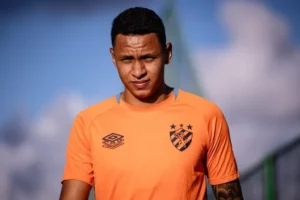 Em recesso, Sport encaminha saída de atacante