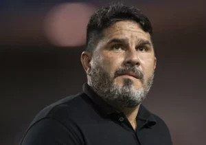 Técnico do CRB pede calma após vitória na Série B: 