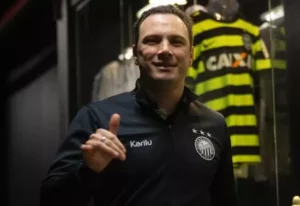 Time da Série B demite técnico ex-Guarani após derrota para vice-lanterna
