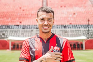 Vila Nova entra na briga por contratação de atacante do Vitória