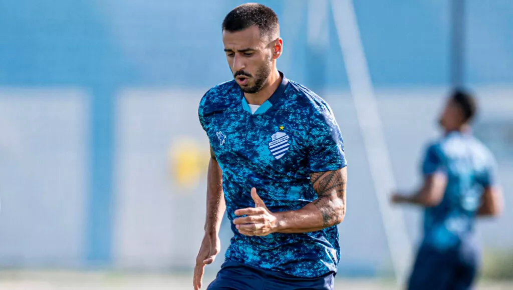 Volante do CSA exalta parceria com Camacho: "Elevou meu nível" 2 Camacho elogiado CSA