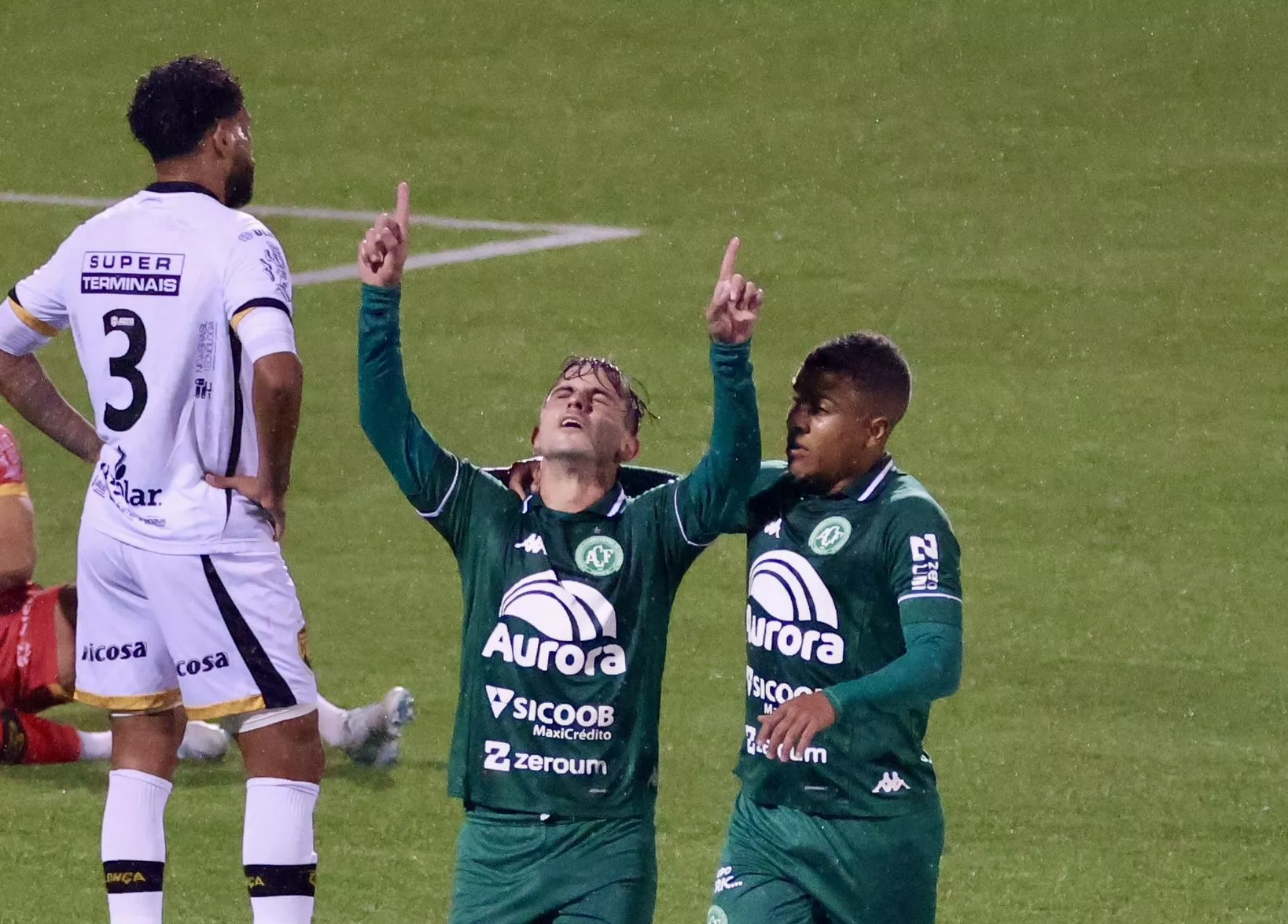 Chapecoense goleia Amazonas Série B