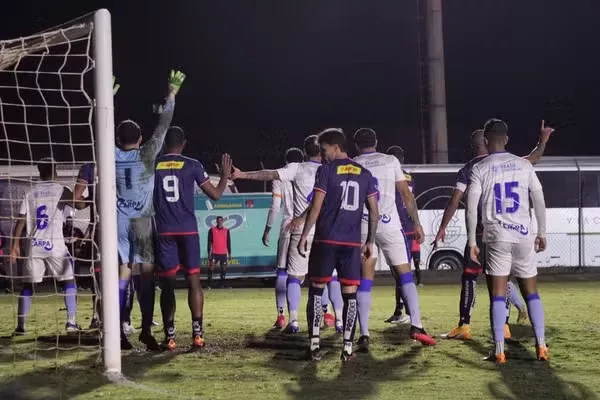 Cianorte-PR 2 x 3 Goiatuba-GO - Azulão surpreende Leão na Série D 2 Cianorte Goiatuba Série D