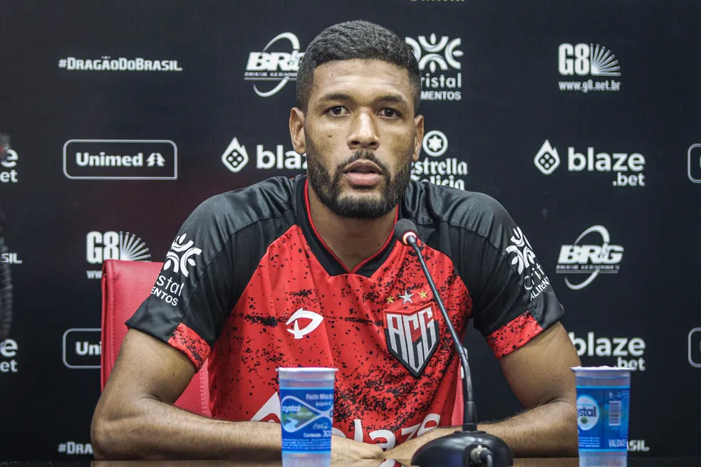 Volante do Atlético-GO não renova e fica livre no mercado