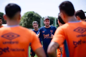 Sport projeta jogo-treino para esboçar primeira escalação de Daniel Paulista