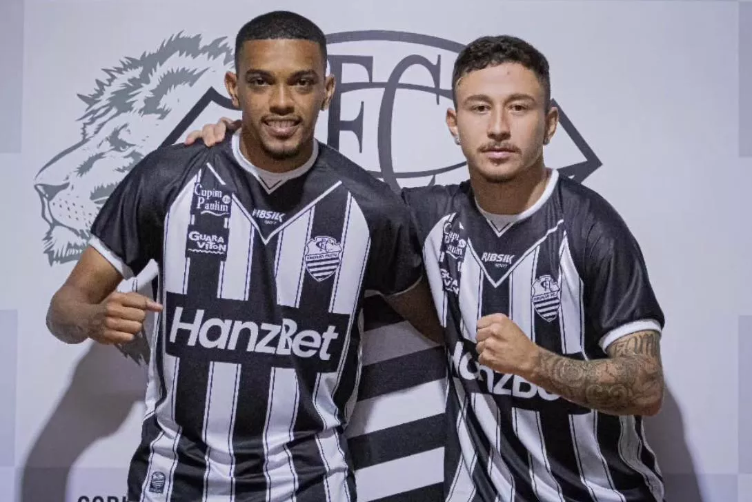 Wesley e Carlos Bajé foram apresentados nesta quarta-feira (4) (Foto: Barbara Pires / Comercial FC)