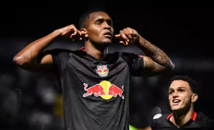 Red Bull Bragantino antecipa volta de Douglas Mendes ao RB Salzburg
